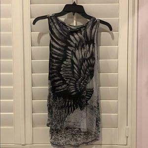 High to low wing tee